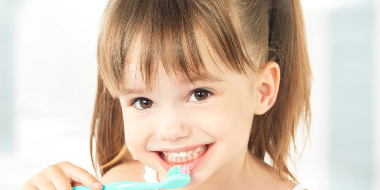 Come lavare i denti al mio bambino? Per i bambini più grandi di 3 anni 