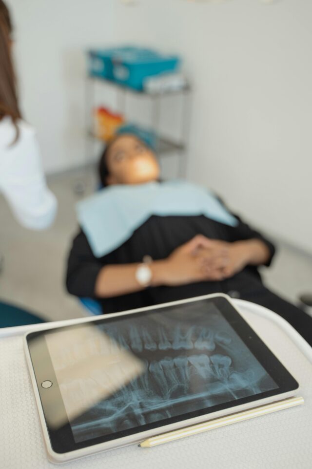 <img src="ansia-dal-dentista.jpg" alt="ansia-dal-dentista">